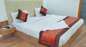 Hotel LA Pearl Inn