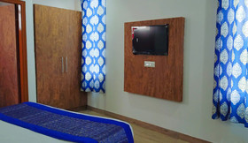 Hotel LA Pearl Inn