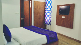 Hotel LA Pearl Inn