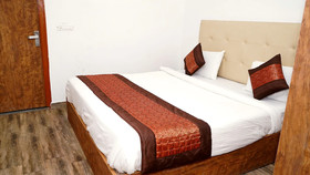 Hotel LA Pearl Inn
