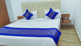 Hotel LA Pearl Inn