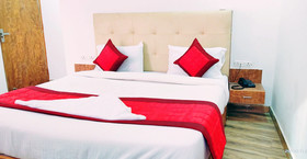 Hotel LA Pearl Inn