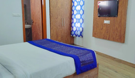 Hotel LA Pearl Inn