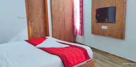 Hotel LA Pearl Inn