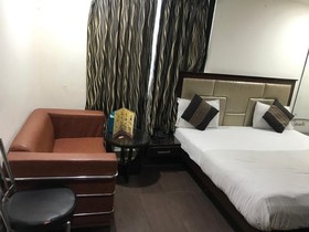 Hotel Metro Plaza by ADB Rooms