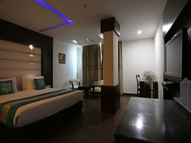 Hotel Mint Park Blue by OYO
