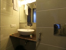 Hotel Mint Park Blue by OYO