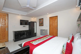 Hotel Qlark by OYO Rooms