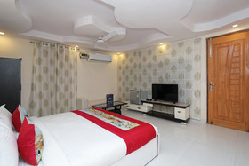 Hotel Qlark by OYO Rooms
