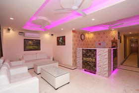 Hotel Qlark by OYO Rooms