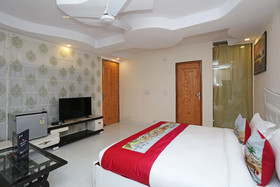 Hotel Qlark by OYO Rooms