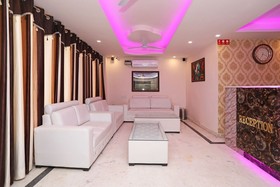 Hotel Qlark by OYO Rooms