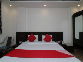 Hotel Sahib by OYO