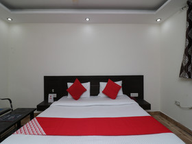 Hotel Sahib by OYO