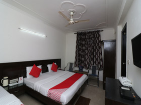 Hotel Sahib by OYO