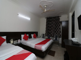 Hotel Sahib by OYO