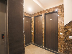 Capital O 47820 Luxury Stay
