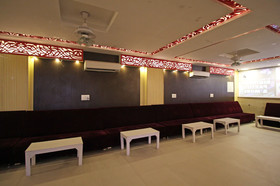 JK Hotel By OYO Rooms