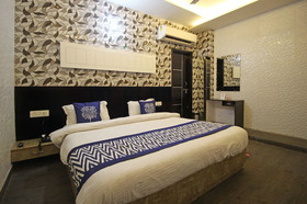 JK Hotel By OYO Rooms