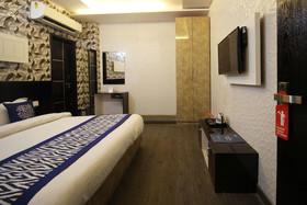 JK Hotel By OYO Rooms