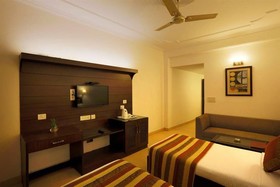 La Sapphire Hotel
