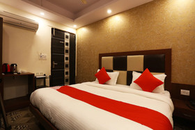 Mona Regency Hotel And Banquets by OYO Rooms