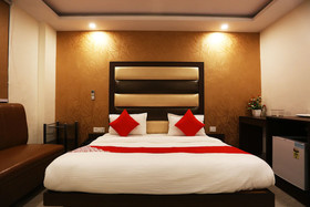 Mona Regency Hotel And Banquets by OYO Rooms