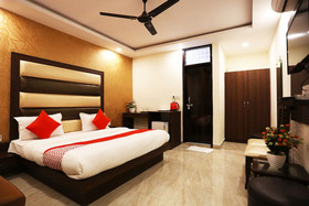 Mona Regency Hotel And Banquets by OYO Rooms