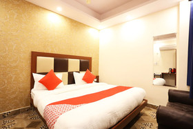 Mona Regency Hotel And Banquets by OYO Rooms