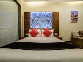 New Haven Hotel Greater Kailash by OYO