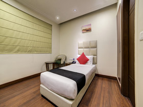 New Haven Hotel Greater Kailash by OYO