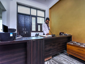 OYO 22321 Nitin Palace Guest House