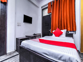 OYO 22321 Nitin Palace Guest House