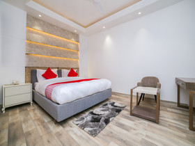 OYO 23088 Hotel Dev Palace