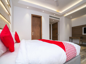 OYO 23088 Hotel Dev Palace
