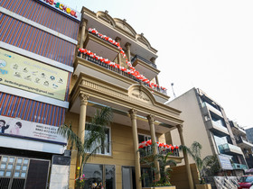 OYO 23088 Hotel Dev Palace