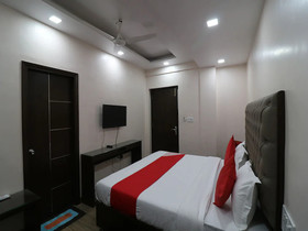 OYO 27802 Hotel Boom Room