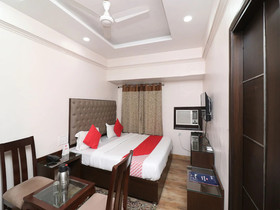 OYO 27802 Hotel Boom Room