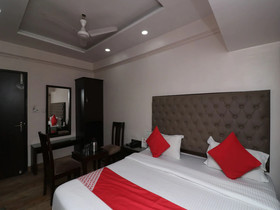 OYO 27802 Hotel Boom Room