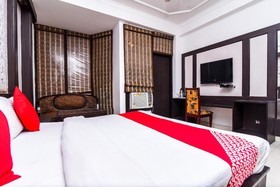 OYO 36465 Boom Room 5