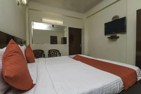Collection O 16365 Delight Inn Near