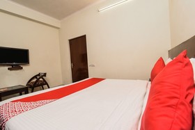 Collection O 16365 Delight Inn Near