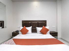 OYO Flagship 22449 Rajouri Garden J block