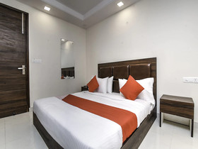 OYO Flagship 22449 Rajouri Garden J block