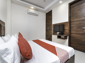OYO Flagship 22449 Rajouri Garden J block