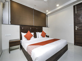 OYO Flagship 22449 Rajouri Garden J block