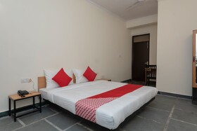 OYO Flagship 45264 Opposite Paryavaran Complex Post Office