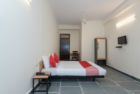 OYO Flagship 45264 Opposite Paryavaran Complex Post Office