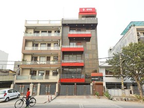 OYO Flagship 545 Rohini Pitampura