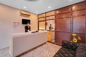 OYO Townhouse 880 Saffron Hotel & Banquet